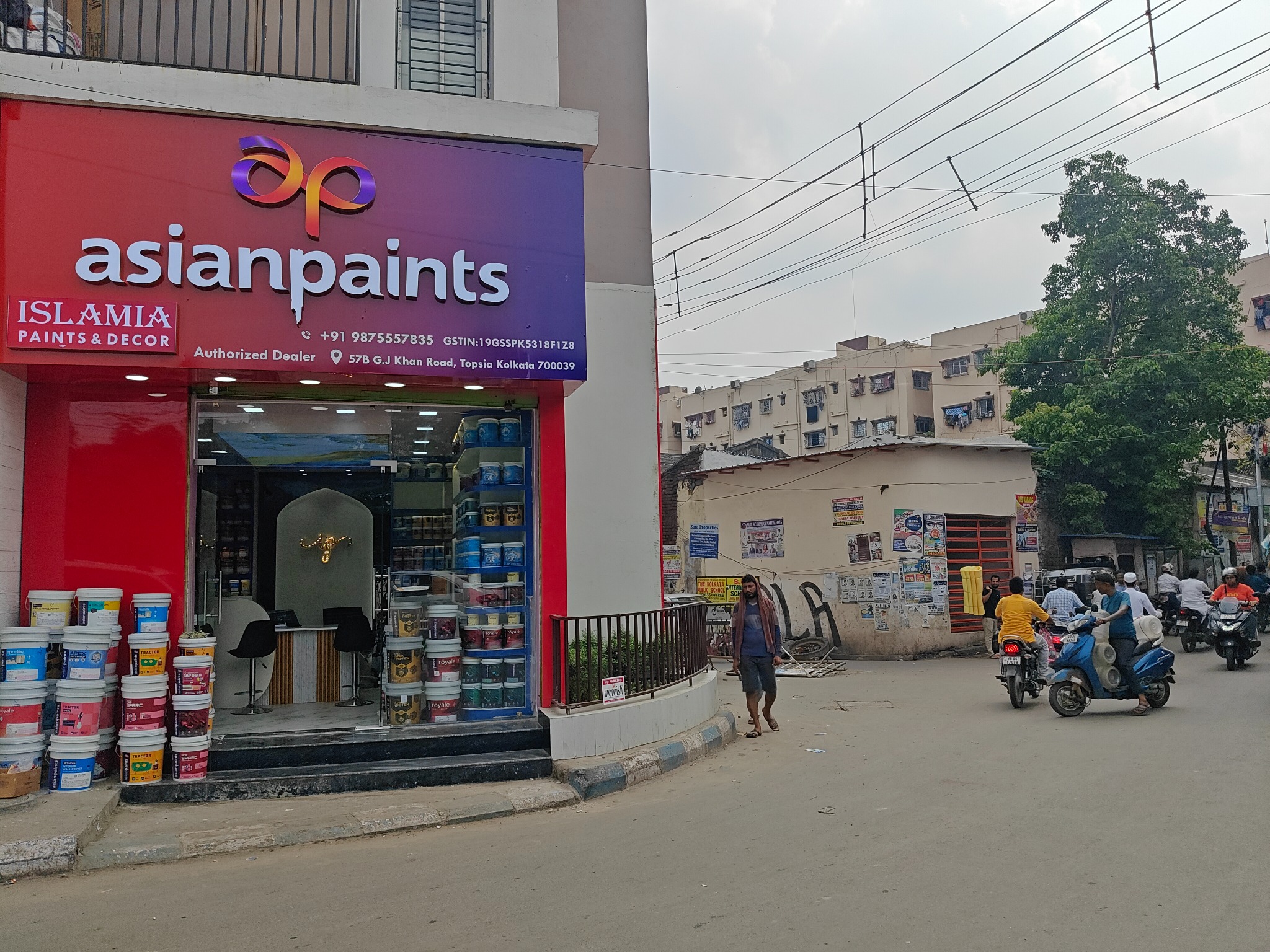 Islamia Paints & Decor showroom or business photo